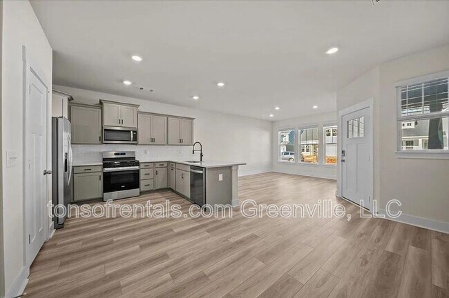 Building Photo - 448 Mill Park Way