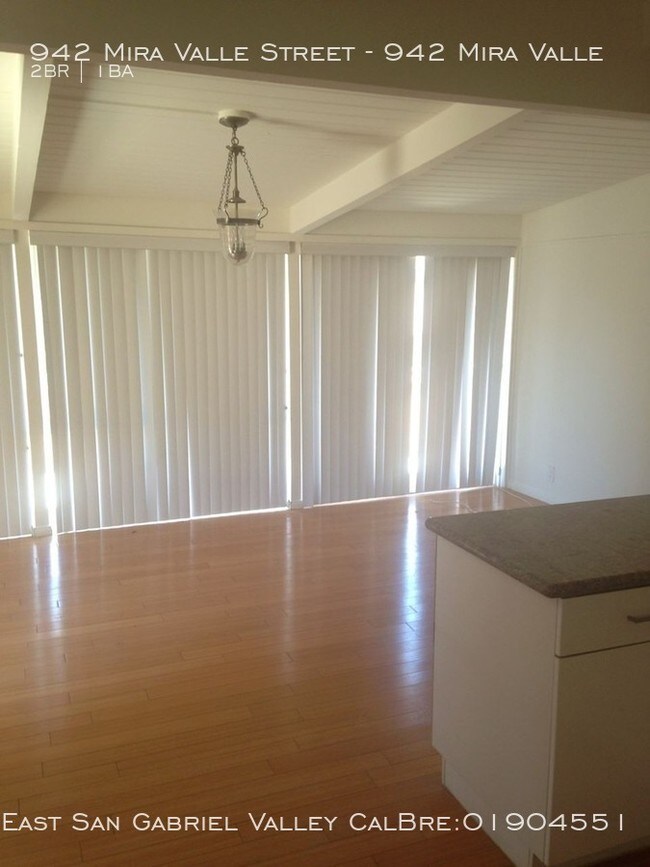 Building Photo - 942 Mira Valle St