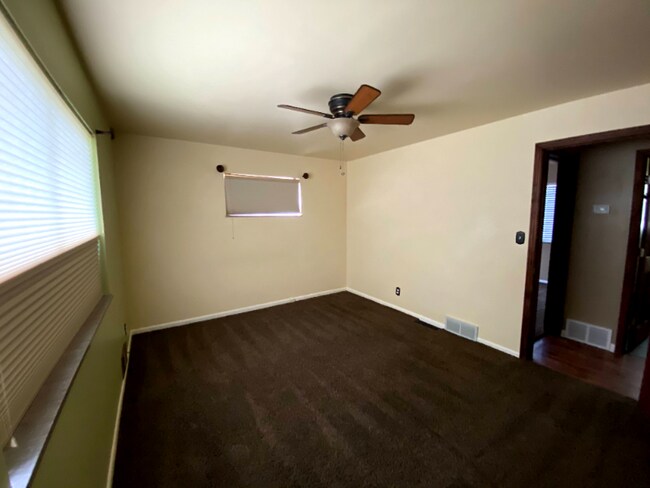 Building Photo - 1803 E Meadow Dr