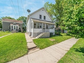 Building Photo - 1319 Winnebago Ave