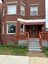 Building Photo - 2737 W Belmont Ave