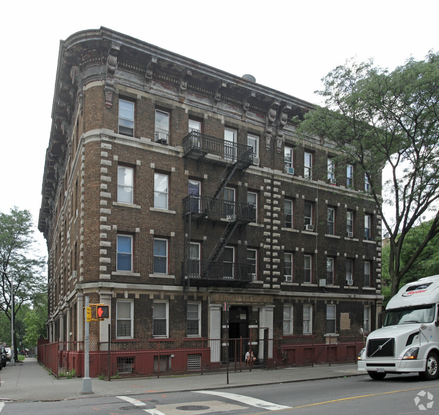 Foto del edificio - 1806 Caton Ave