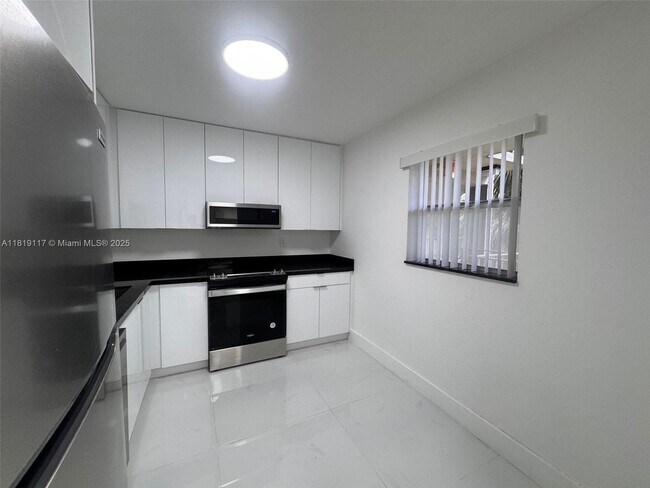 Foto del edificio - 1830 SW 81st Ave