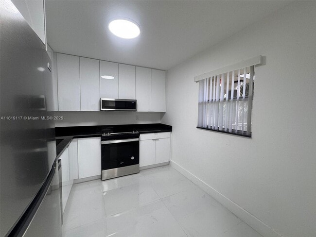 Building Photo - 1830 SW 81st Ave