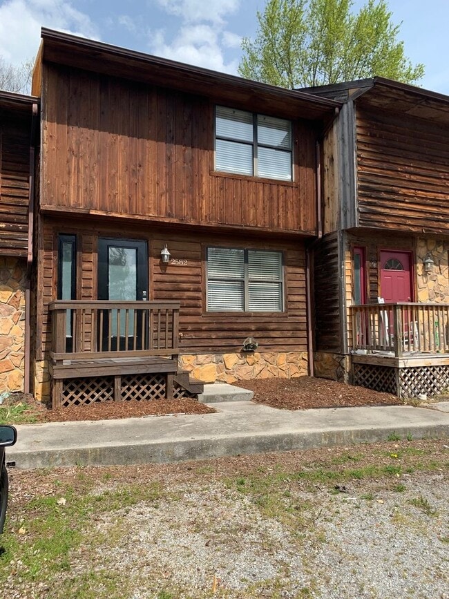 Building Photo - 2582 Townhouse St