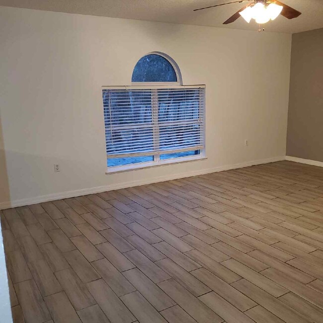 Building Photo - 87105 Kipling Dr