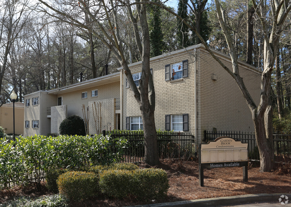 Primary Photo - Woods Crossing Of Buckhead