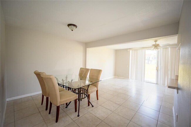 Foto del edificio - 873.0 Caribbean Dr