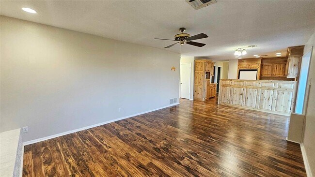 Building Photo - 1008 W Silver Meadow Dr