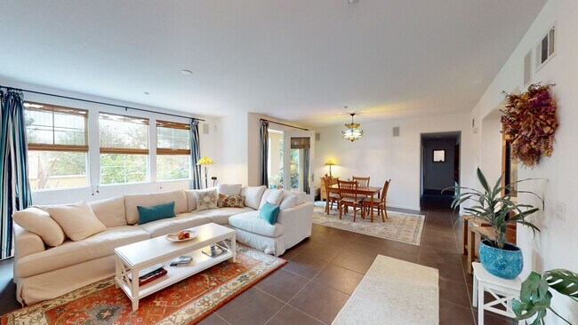 Foto del edificio - Beautiful Mediterranean-style Livermore Condo!