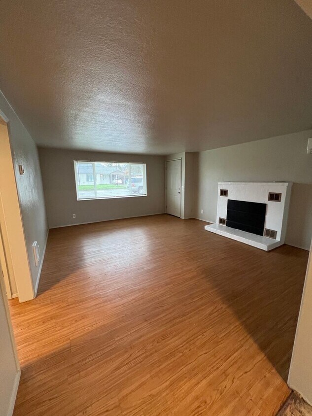 Primary Photo - 2-bedroom 1-bathroom duplex