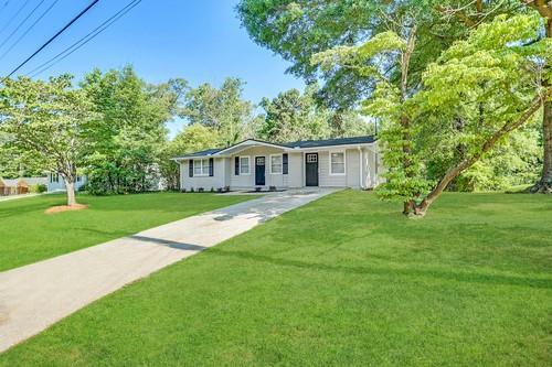 Building Photo - 6265 Lakeview Dr