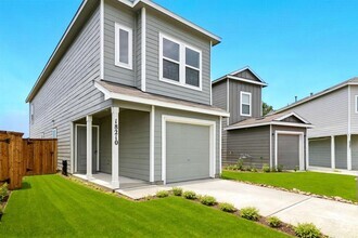 Building Photo - 18210 Via Aurelia Dr