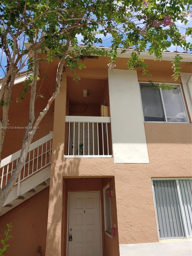 Foto del edificio - 704 NW 92nd Ave