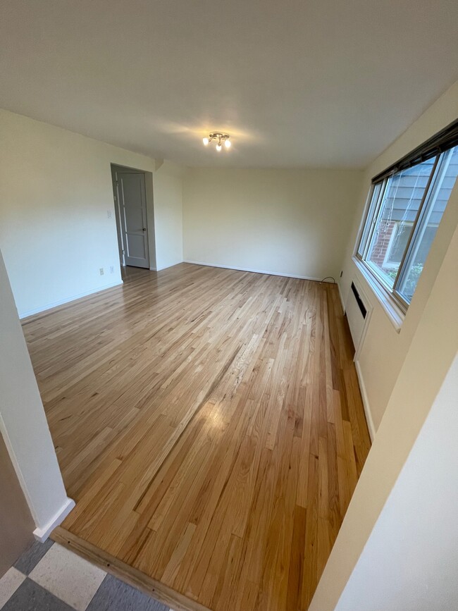 Living room (view from kitchen) - 901 N Forest St