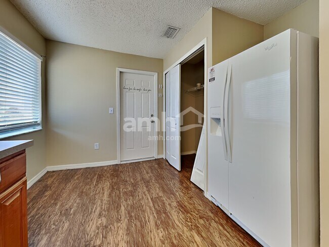 Foto del edificio - 4504 Reynolds Creek Ave