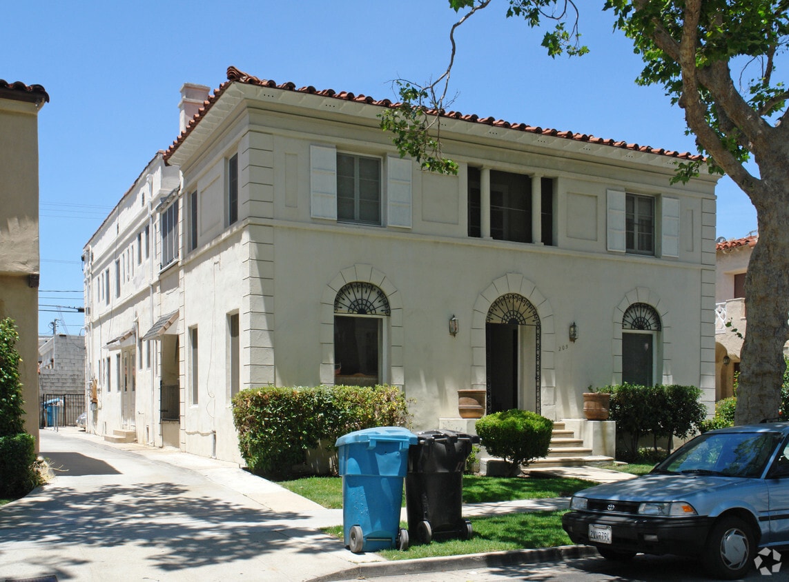 Primary Photo - 205 S Arnaz Dr