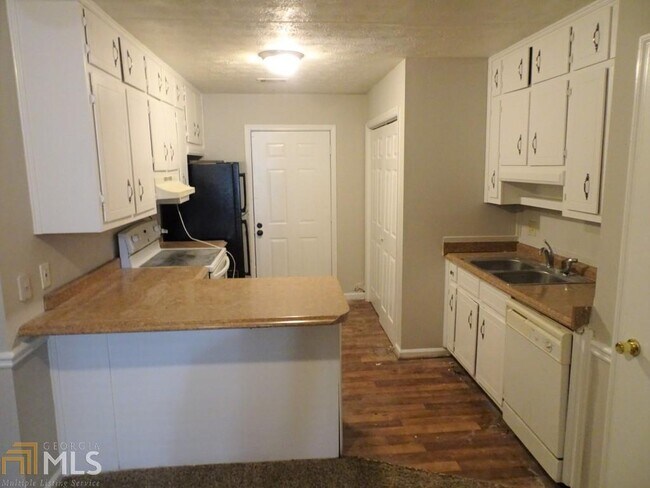 Building Photo - 5383 Ridgemere Ct