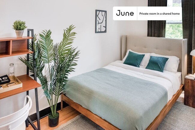 Building Photo - Room in Shared 5 bed/1 bath home