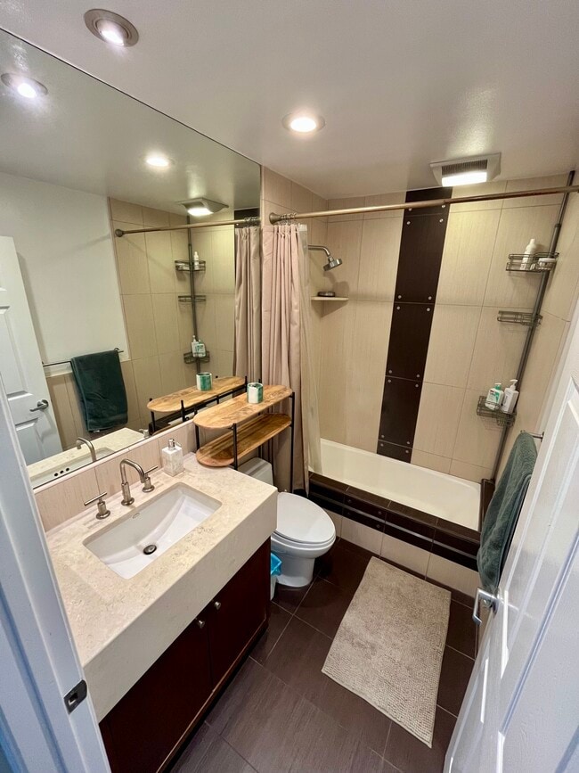 Master bathroom - 1240 25th St
