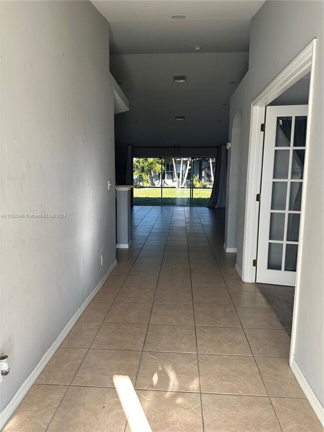 Foto del edificio - 4025 SW 14th Pl