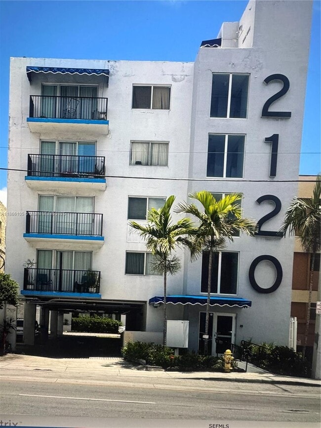 Building Photo - 2120 W Flagler St