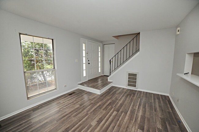Building Photo - 208 Ivy Ct