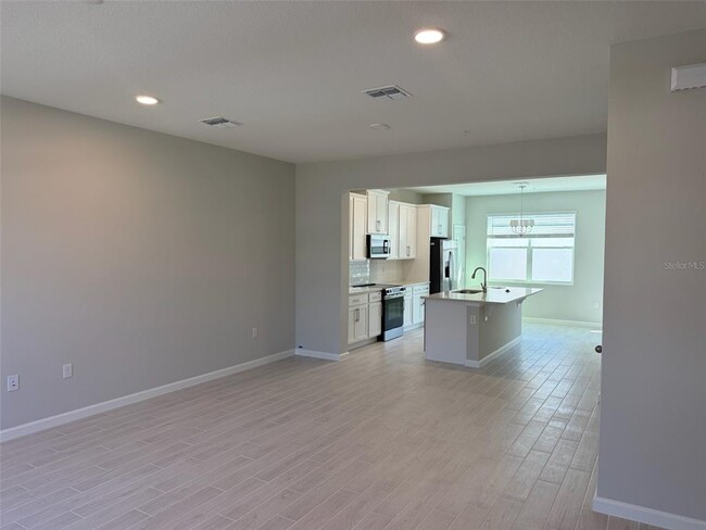 Building Photo - 611 Pothos St