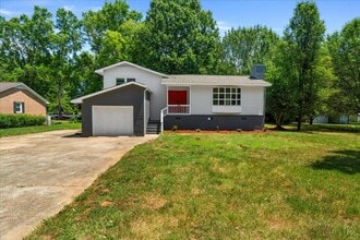 Building Photo - 1844 Brier Ln