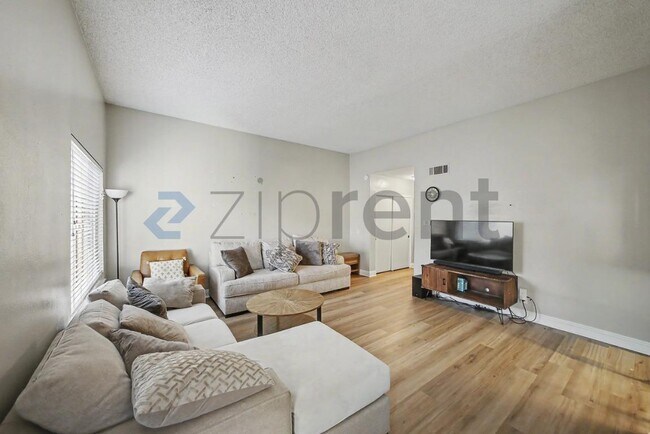 Building Photo - Unit 289