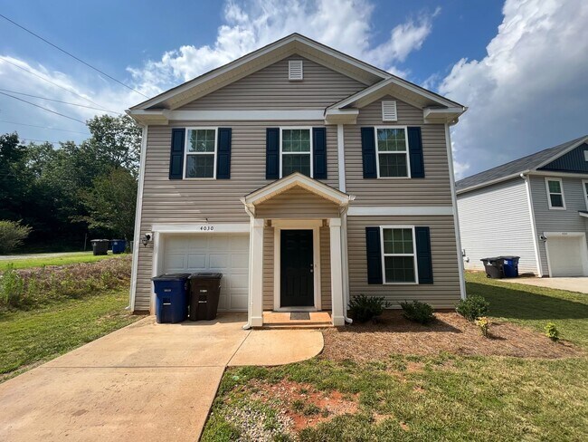 Building Photo - Beautiful 3 bedroom, 2 1/2 bathroom home i...