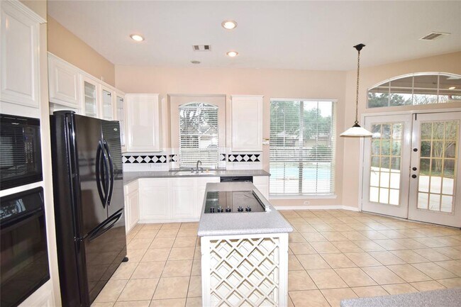 Building Photo - 514 Avery Dr