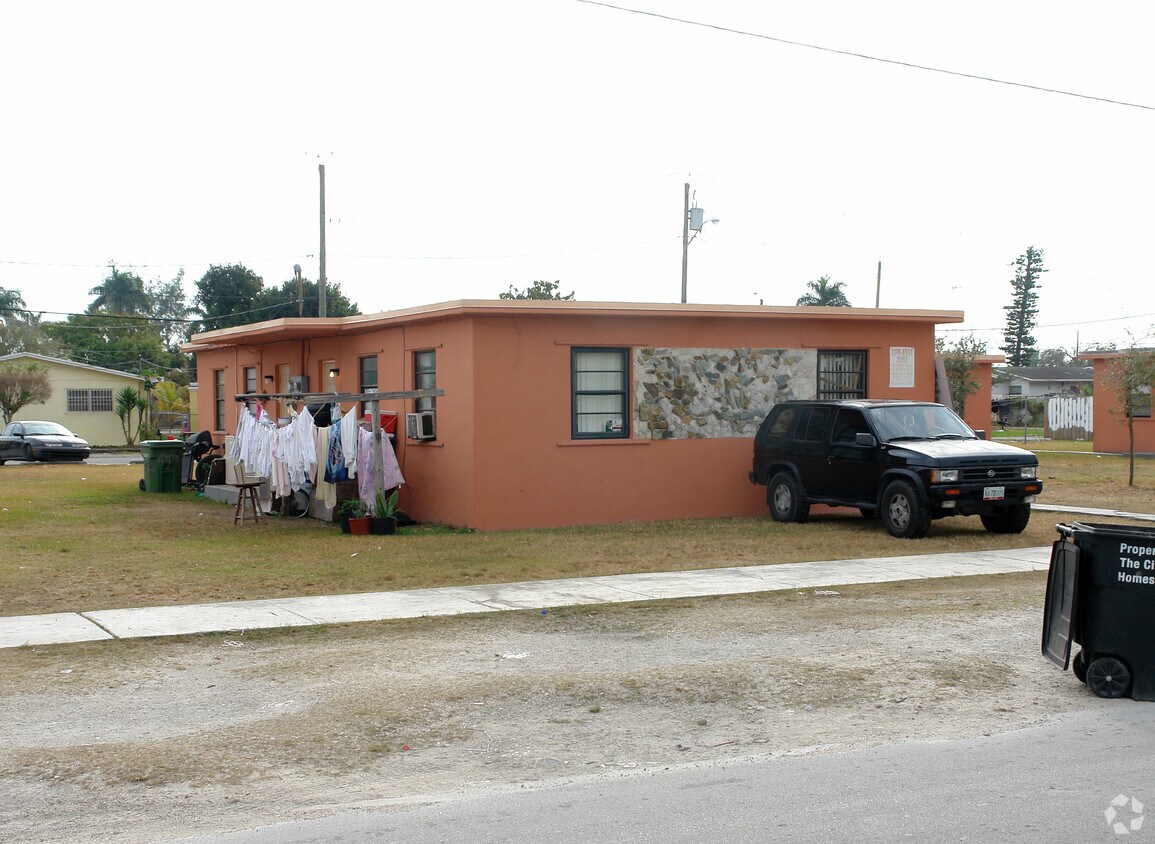 Foto del edificio - 633-649 NW 9th Ave