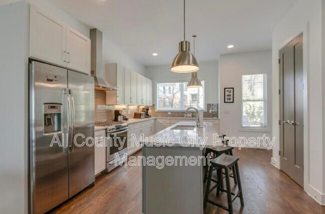 Building Photo - 3009 Delaware Ave