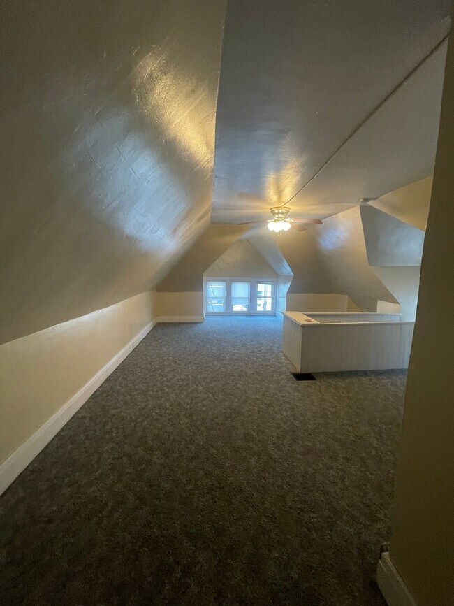 Building Photo - Methyl Duplex