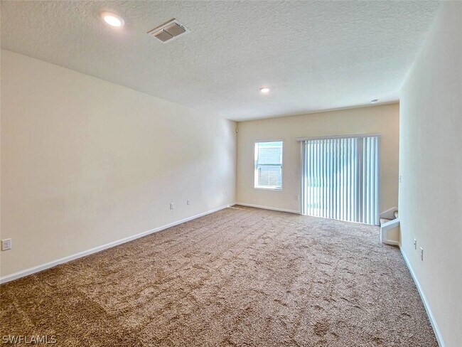 Building Photo - 284 Aralia Ln