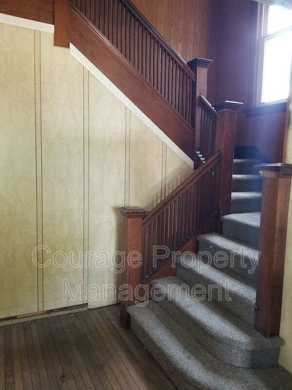 Building Photo - 661 Park Pl