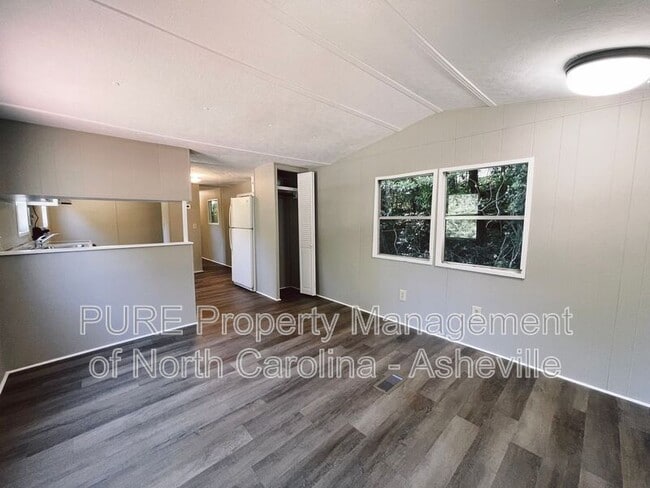 Building Photo - 26 Magic Dr