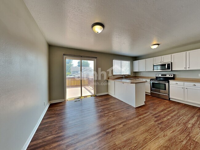 Foto del edificio - 927 W 2400 N St