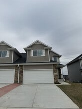 Building Photo - 9208 Peregrine Rd