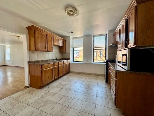 Building Photo - 535 W 31st St