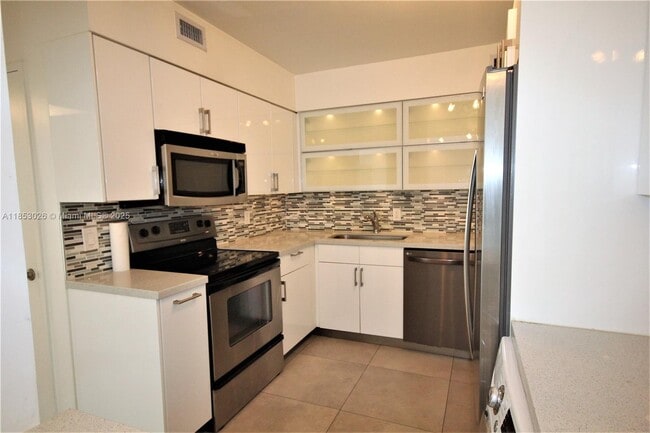 Foto del edificio - 5151 Collins Ave