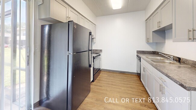 Foto del edificio - 2220 Blue Spruce Way
