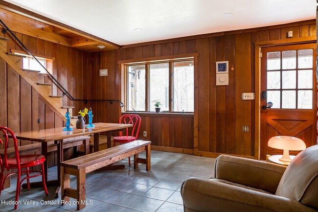 Foto del edificio - 671 Watson Hollow Rd