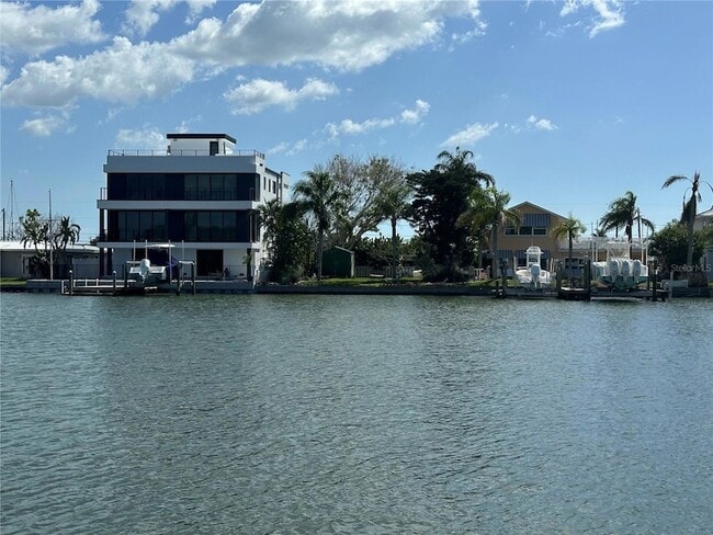 Foto del edificio - 505 Hidden Harbour Dr