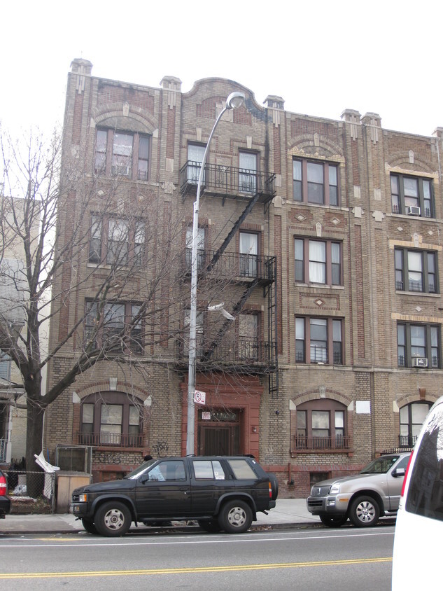 Building Photo - 2408 Clarendon Rd
