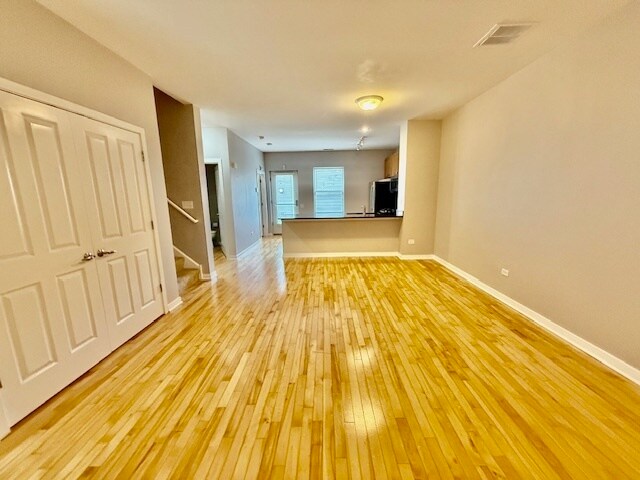 Foto del edificio - 1138 W Washburne Ave