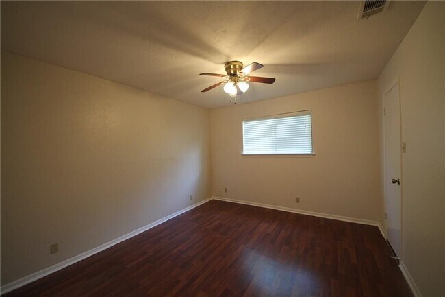Foto del edificio - 3800 Knollwood Dr