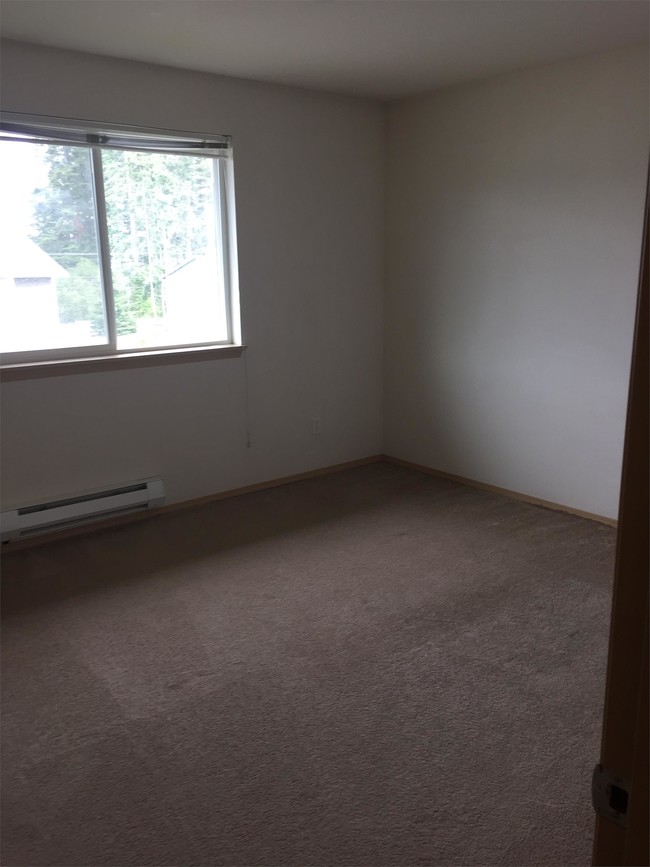 Foto del edificio - 1225 N Oak Harbor St