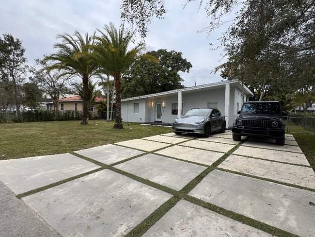 Building Photo - 6425 SW 82nd St